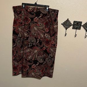 Skirt with back zipper and back split